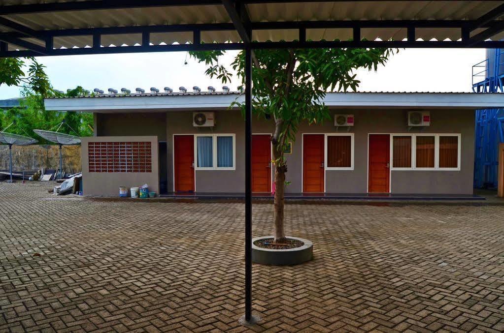 Zen Rooms Wadung Asri Sidoarjo Exterior foto